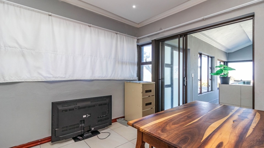 7 Bedroom Property for Sale in Kleinmond Western Cape